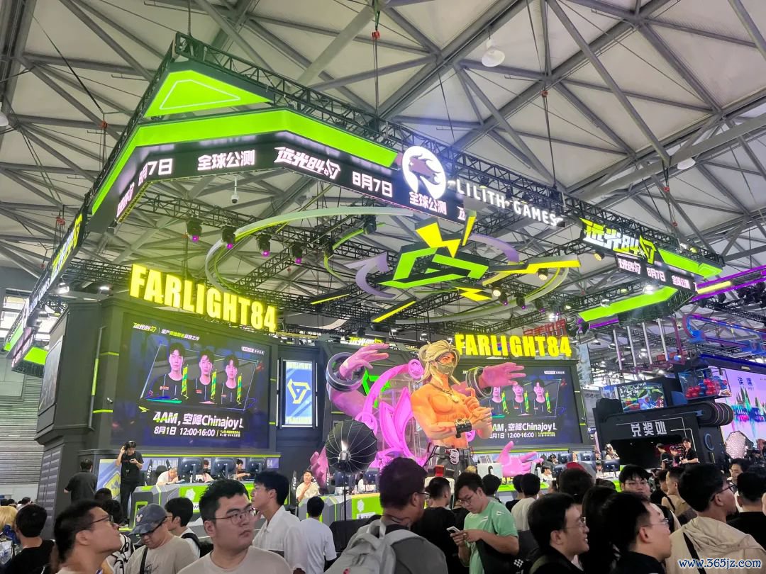 莉莉丝《远光84》展台 秦铭蔚摄