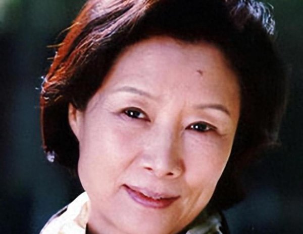 吕中：联袂童年头恋五十三载，四十七岁出谈，八十四岁成子女自豪